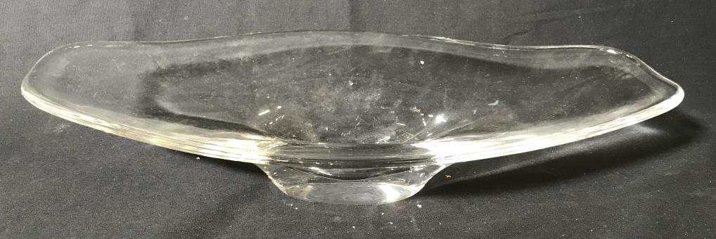 Signed STEUBEN Vintage Crystal Centerpiece Vessel: Collectible Vintage Art Glass Crystalware Console Bowl, signed on underside ‘Steuben’. Length 15 3/4 in, width 7 in., ht app 3 in. Solid heavy crystal. Thick rounded edges. Surface scratches from