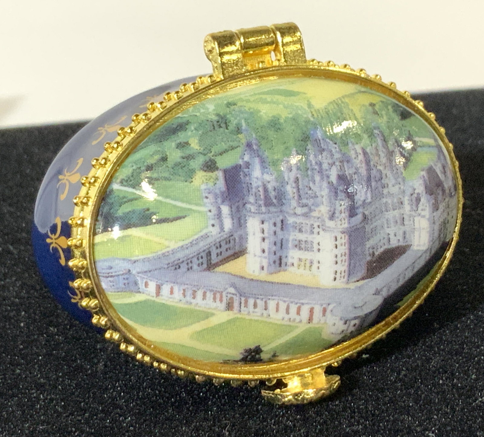 Château de Chambord Ormolu Porcelain Pill Box: A collectible Item from the Château de Chambord. Transfer ware Lid of the castle Chambord, the biggest of the Loire Valley castles & a masterpiece of the French Renaissance. Ormolu articulated hinge,