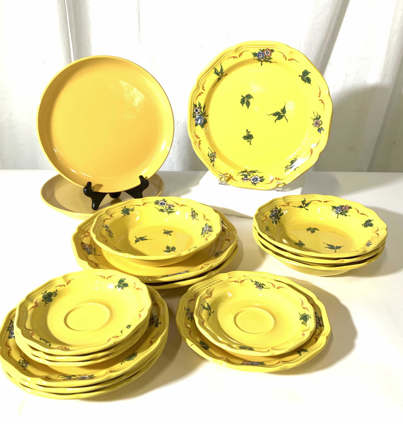 Set 17 MIKASA COUNTRY HEARTH DINNERWARE: Hallmarked weighted ceramic plates by MIKASA. Yellow with light floral pattern. Pattern Country Hearth C8302 Avignon, also reads Oven to table to dishwasher , safe for microwave - Japan. 3 10.5 in. di