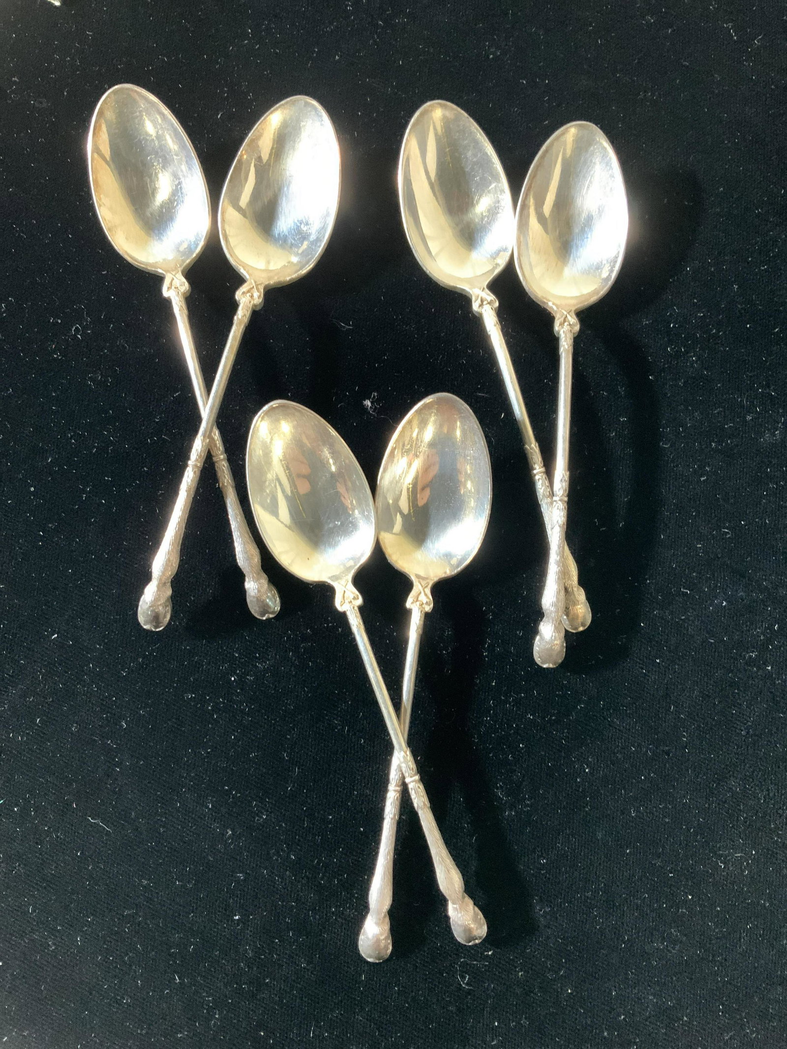 Set 6 Sterling Silver Hoof Feet Demitasse Spoons: Luxury Demitasse/ espresso/ sugar spoons. App 4 1/8 in. Handle with etched figural of animal’s leg and hoof. Possible Antique, no hallmark, an indication of antique age. Tested + for silver with Pur