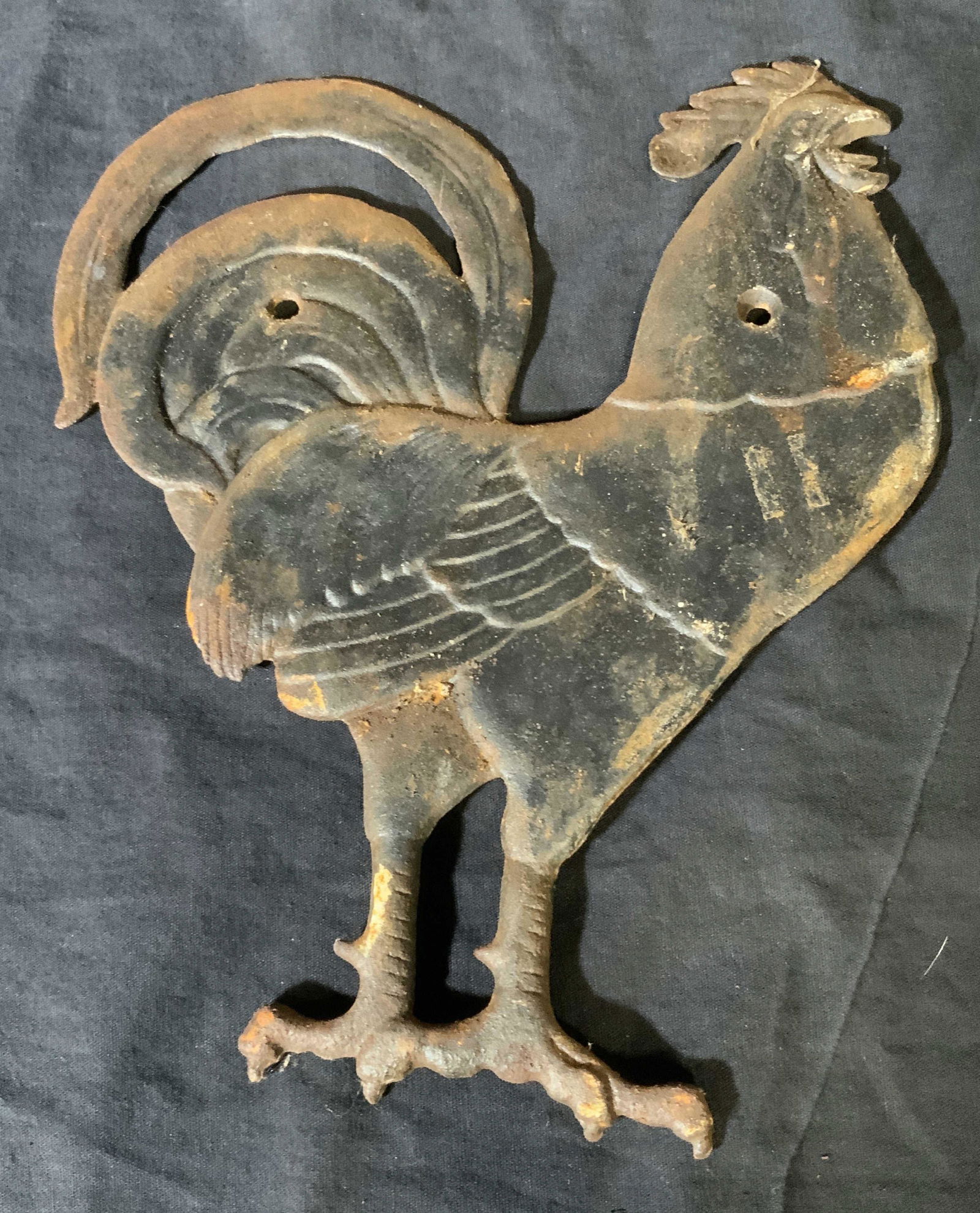 Vintage Iron Rooster Wall Plaque: Vintage possibly antique Iron Rooster wall plaque, no apparent inscriptions or markings, subject a side profile of a rooster, rust to piece from age, piece measures 10 inches at tallest and 8.5 inches