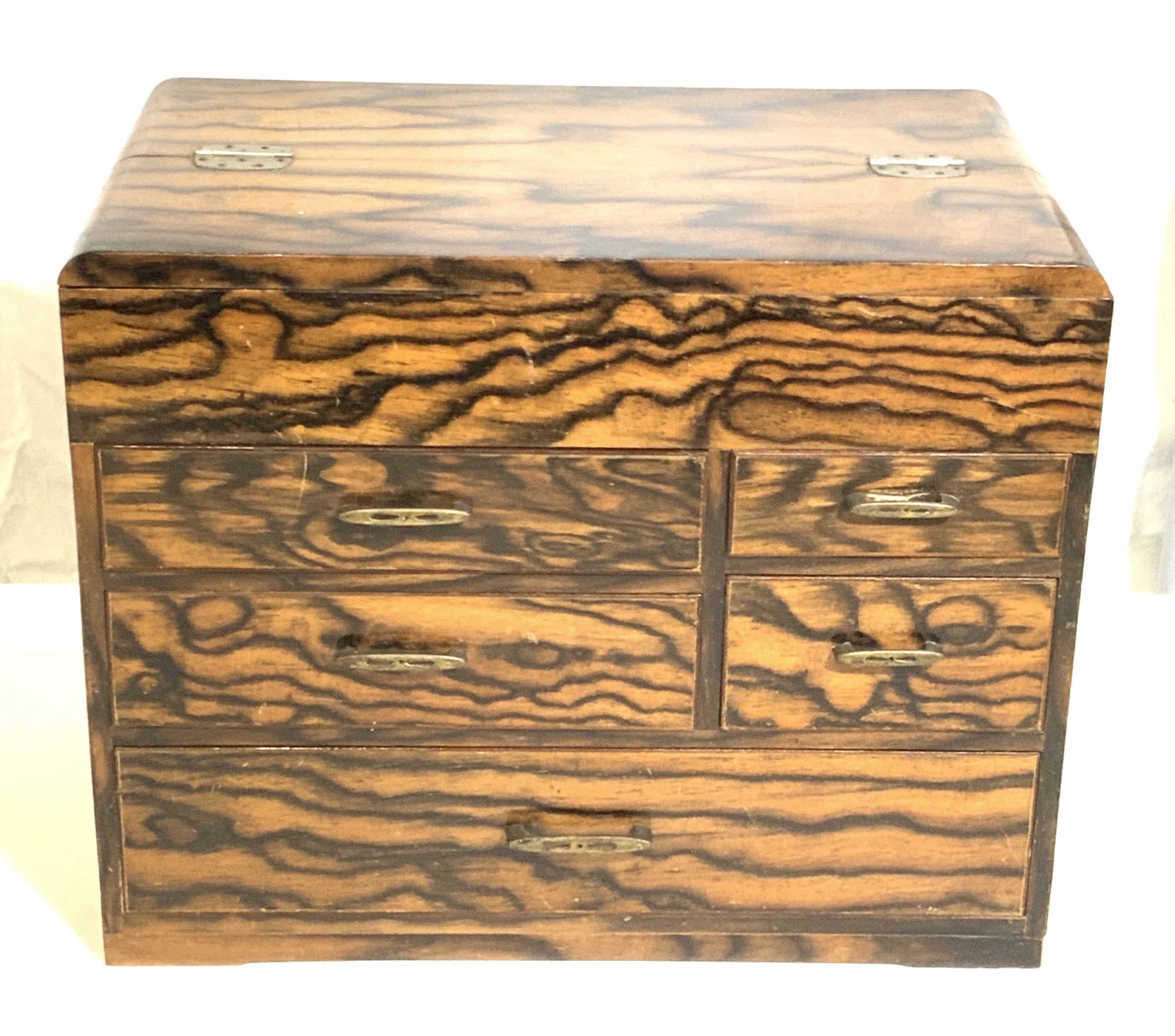 Vintage Japanese Wooden Sewing Box, Hari Bako: Vintage, possibly antique, circa early 1920s, Japanese sewing box. Also known as Hari Bako. This piece appears to be lacquered and has dark graining throughout. Crafted from wood. Primarily a light br