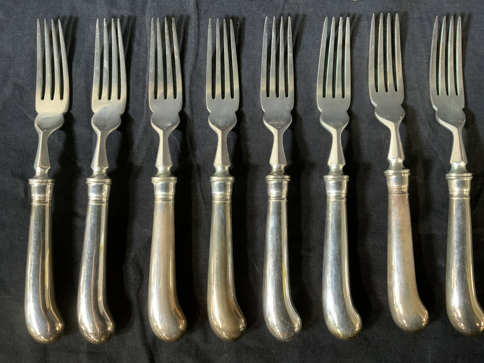 Set 49 GEORGIAN HOUSE Sterling Silverware: Set 49 GEORGIAN HOUSE Sterling Silverware, marks to all pieces, inscription to longer knives and cake slicer handles reads ‘Sterling’, inscription to blades reads ‘Georgian House Made in England