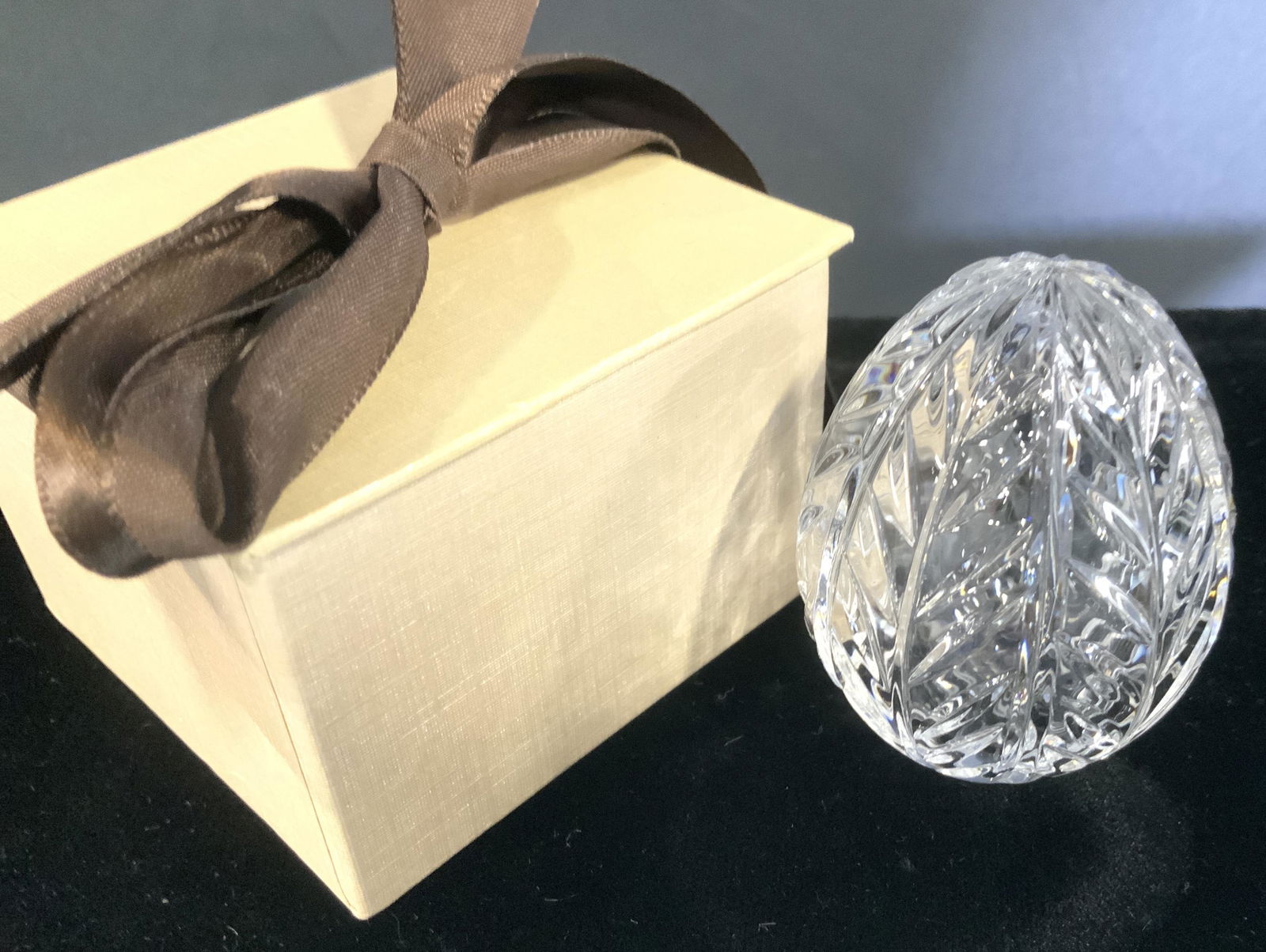 COLLECTIBLE FABERGÉ CUT CRYSTAL EGG, Signed, box: Luxurious Cut Glass Egg by FABERGÉ, paperweight and decorative object. SIGNED underside with number 0846 Pattern of lovely etched laurel in reticulated Vertical pattern. Comes in an original gift box