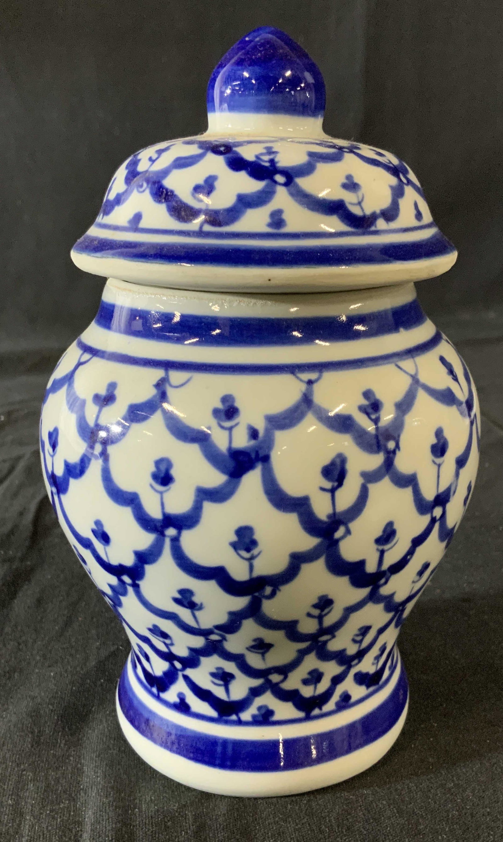 Modern Blue White Porcelain Ginger Jar: Asian porcelain ceramic lidded vessel, Asian decorative arts, ginger jar vase, urn, vessel, tabletop accessories, asian arts and crafts, measures ht 7 inches, diameter app 4.5 inches, property of Jani