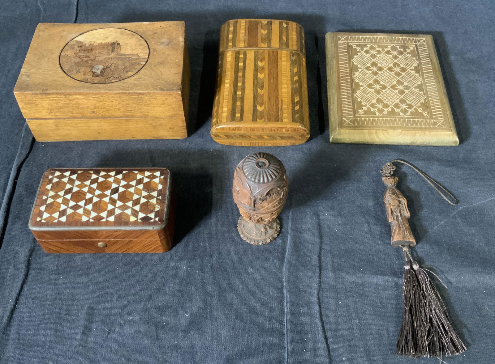 Group Lot 6 Wood Desk Accessories & Collectibles: Group Lot 6 Wood Desk Accessories & Collectibles, some pieces possibly antique, inscription to box reads ‘Boli’, pendant measures 2 1/4 x 5/8 inches, box measures 2 1/8 x 4 7/8 inches, Property of