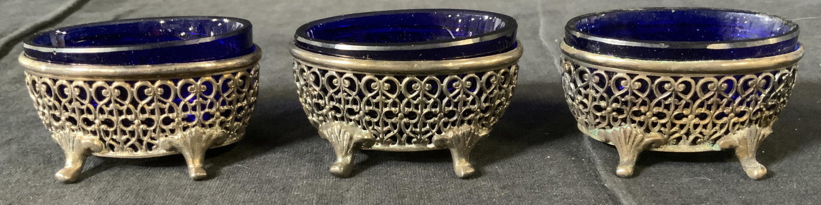 Set 3 Antique Silver Plate Salt Cellars, Tableware: Set 3 Antique Silver Plated Salt Dips, c 1890’s-1910, no apparent inscriptions or marks, original cobalt glass inserts, all measure 1 1/4 inches tall x 2 1/4 inches wide, some pitting and tarnishing