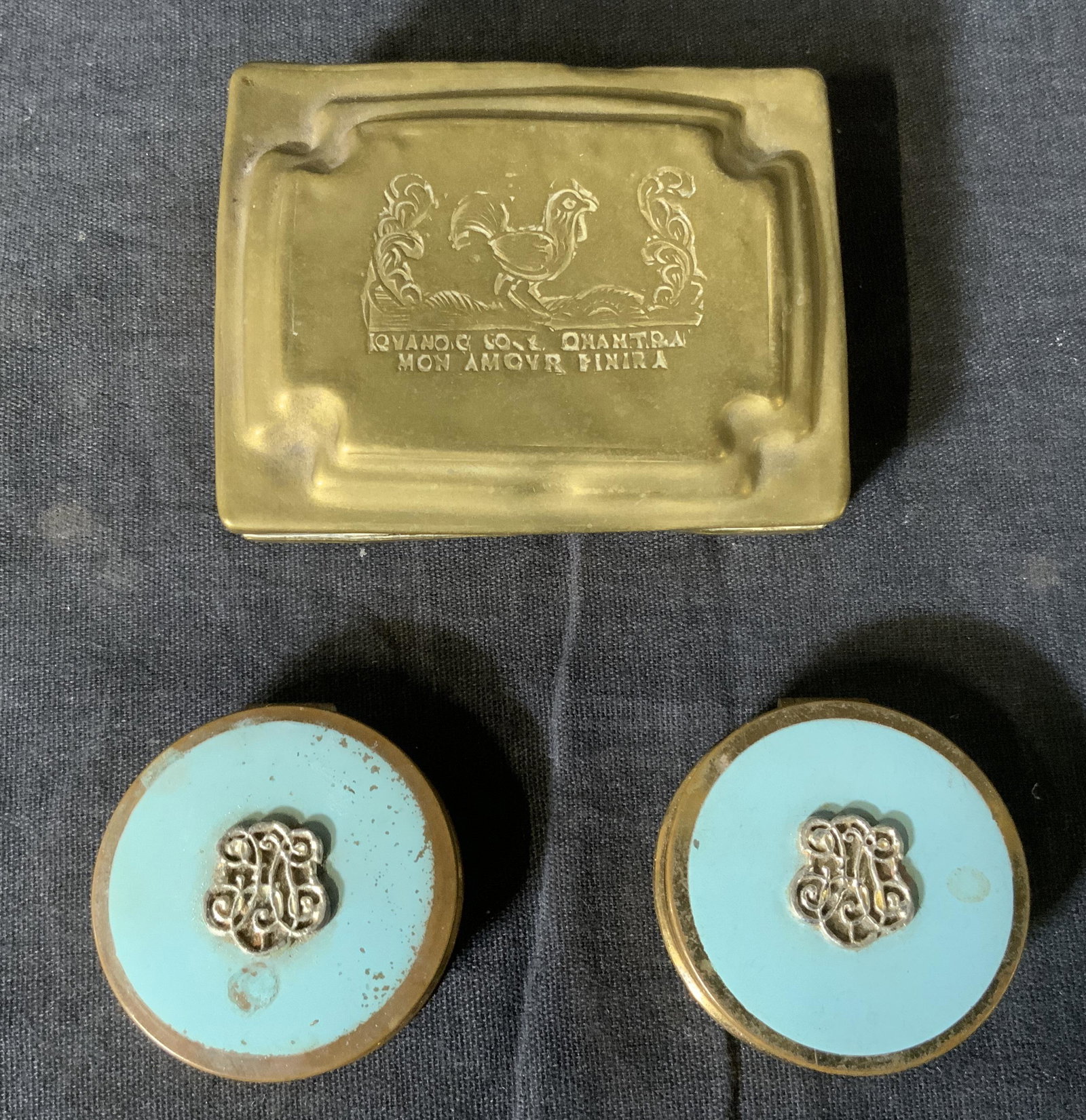 Lot 3 Vintage Makeup Compacts & Trinket Box: Lot 3 Vintage Eyeshadow Compacts & Trinket Box, inscription to brass box in Latin, label to compact reads ‘Estee Lauder Eyeshadow Glow’, compacts measure 3/8 x 1 5/8 inches in diameter, brass box 