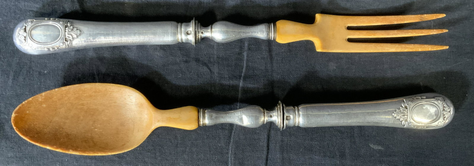 Vintage Marked Sterling and Wood Serving Set: Vintage Marked Sterling and Wood Serving Set, spoon and fork measure 10 7/8 inches long, total weight of fork: 71 g , total weight of spoon 68 g, some surface wear and tarnishing to pieces, Property o