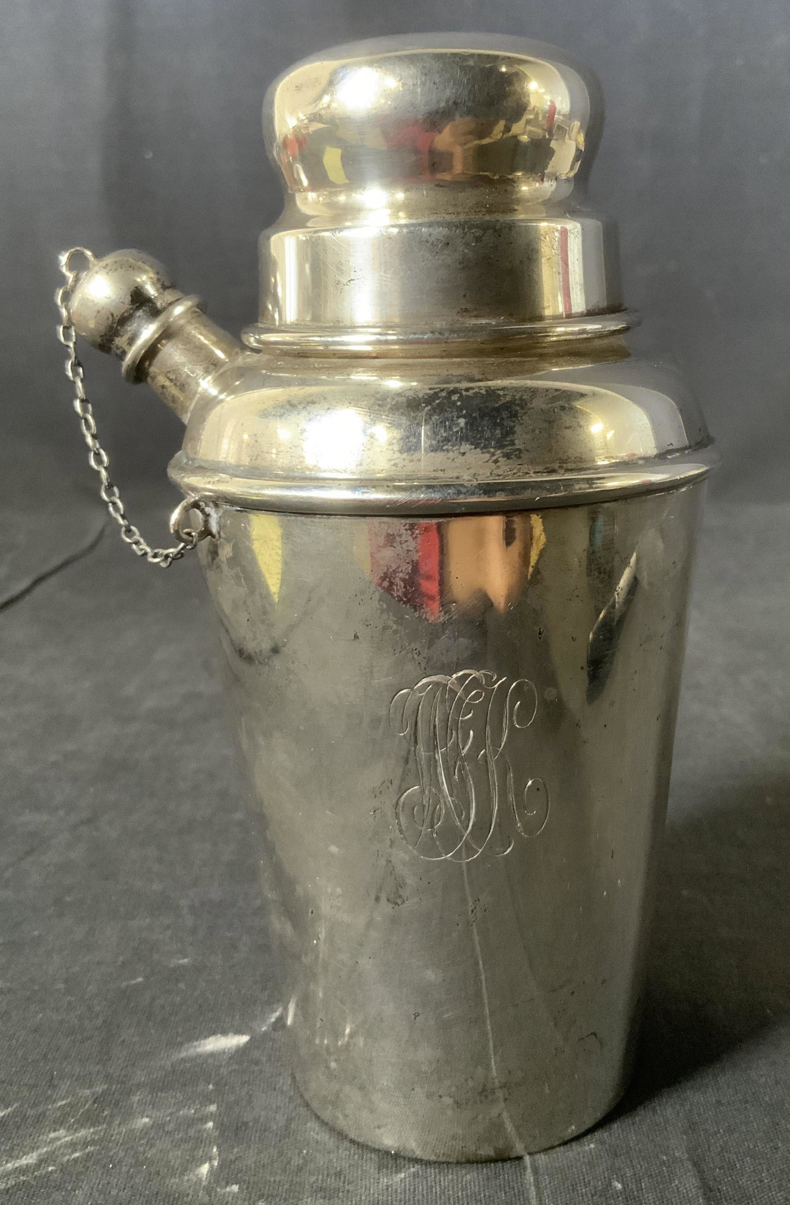 BLACK STARR & GORHAM Sterling Cocktail Shaker: BLACK STARR & GORHAM Sterling Cocktail Shaker, inscriptions read ‘Black Starr & Gorham Sterling 6711L’ and ‘HFK’, measures 6 3/8 inches tall x 2 1/4 inches wide at base, weight: 239 g, some ta