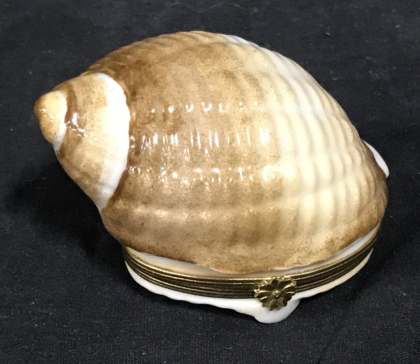French Porcelain Shell Trinket Box: French porcelain shell trinket box, stamp to interior reads ‘Porcelaine De Paris France Fondee en 1773, Limoges France’, lidded dish in the shape of a shell, exterior painted brown and creme, gold