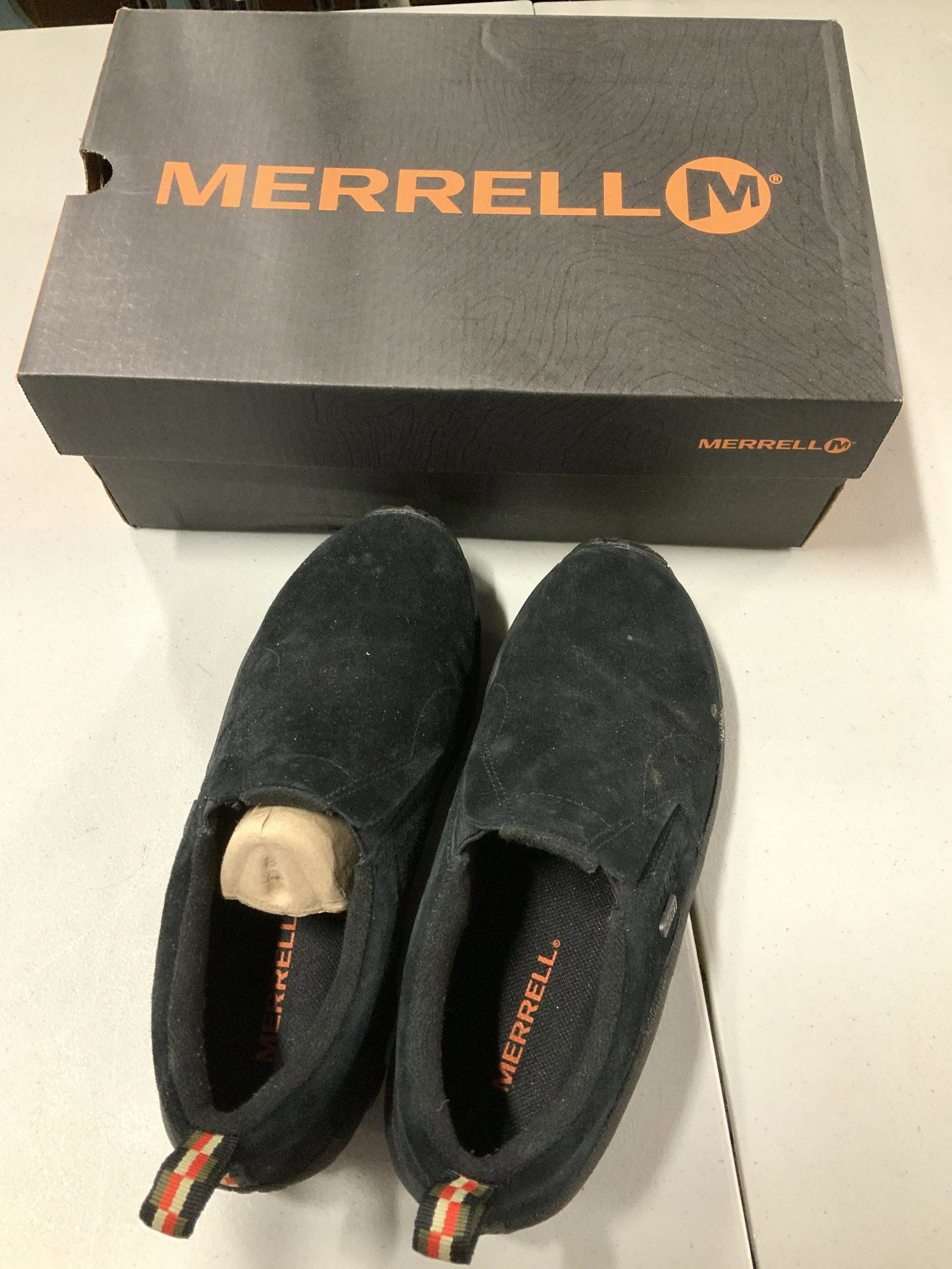 MERRELLS JUNGLE MOC INSULATED Walking Shoe, Box: IN ORIGINAL BOX,, these are Black suede ladies size 8M MERRELLS Jungle MOC WP , # J52918. insulated to keep feet warm, WATERPROOF for hiking or walking. Merrell’s air cushion in the heel absorbs sho