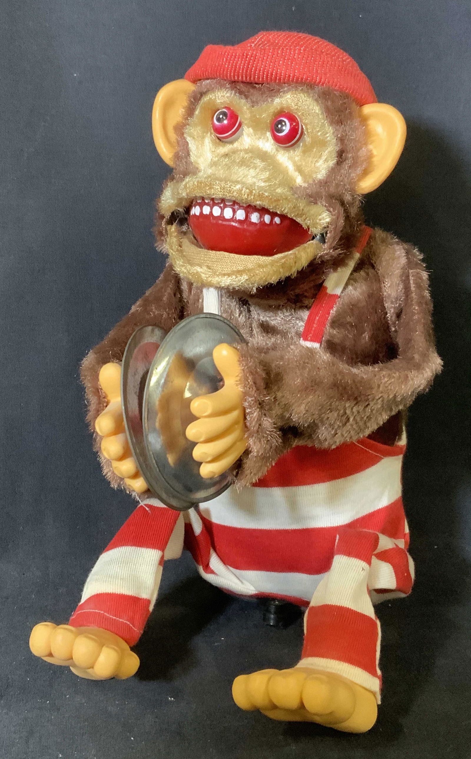Vintage Electronic HSIN CHI TOYS Monkey: Vintage electronic monkey toy. Claps two cymbals together, requires batteries, functionality has not been tested. Measures approx 10.5 inches H, and 5.5 inches W. Vintage toys, vintage collectibles, c