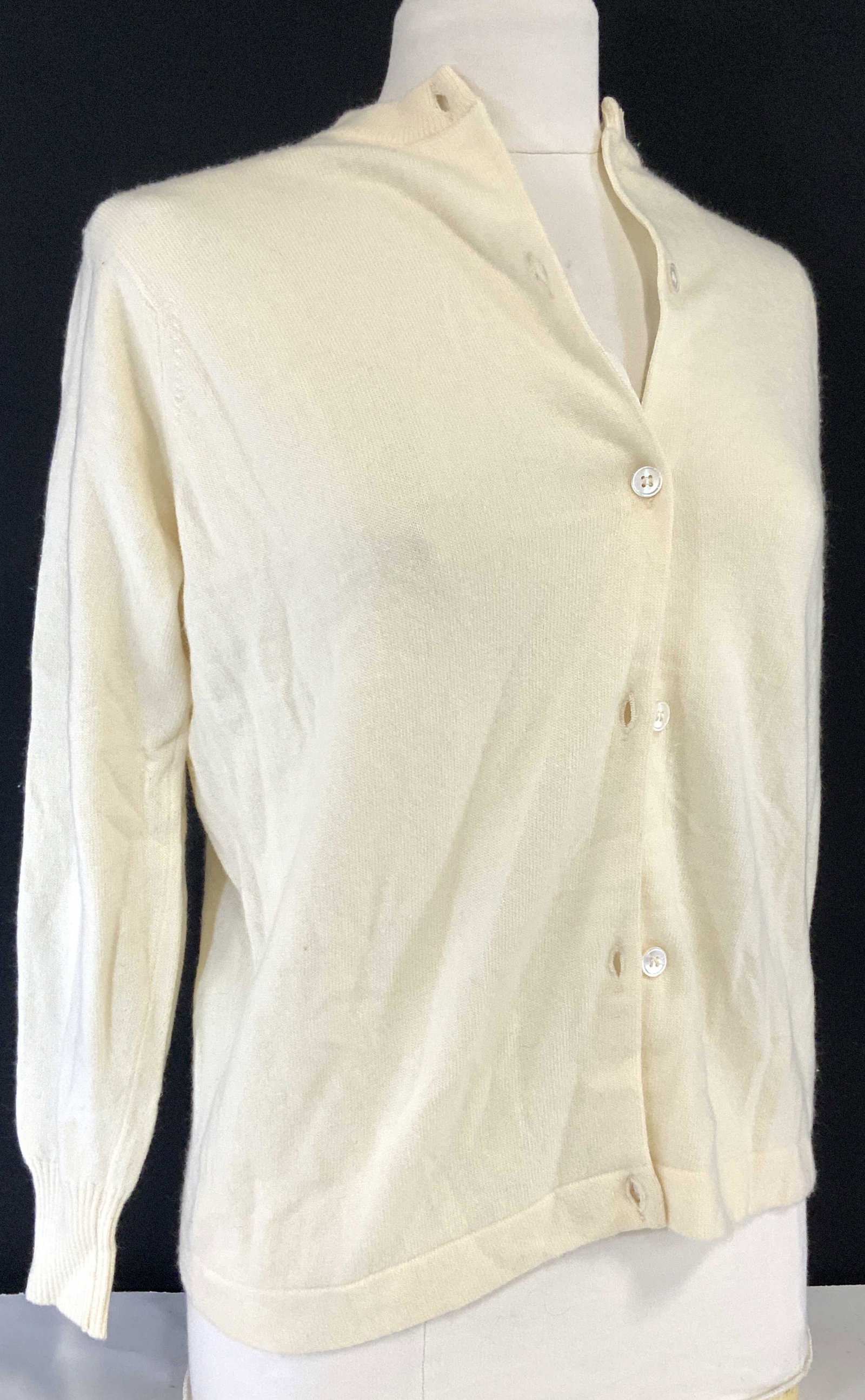 BRAEMAR PURE CASHMERE Vntg Cardigan, Scotland: Vintage cardigan, crew neck, button down, size L- XL, ribbed cuffs, 22 in. Long, 42 in. Waist. Designer label reads MADE IN SCOTLAND- BRAEMAR-100% pure cashmere. Scottish Cashmere Sweater, Ladies Swea
