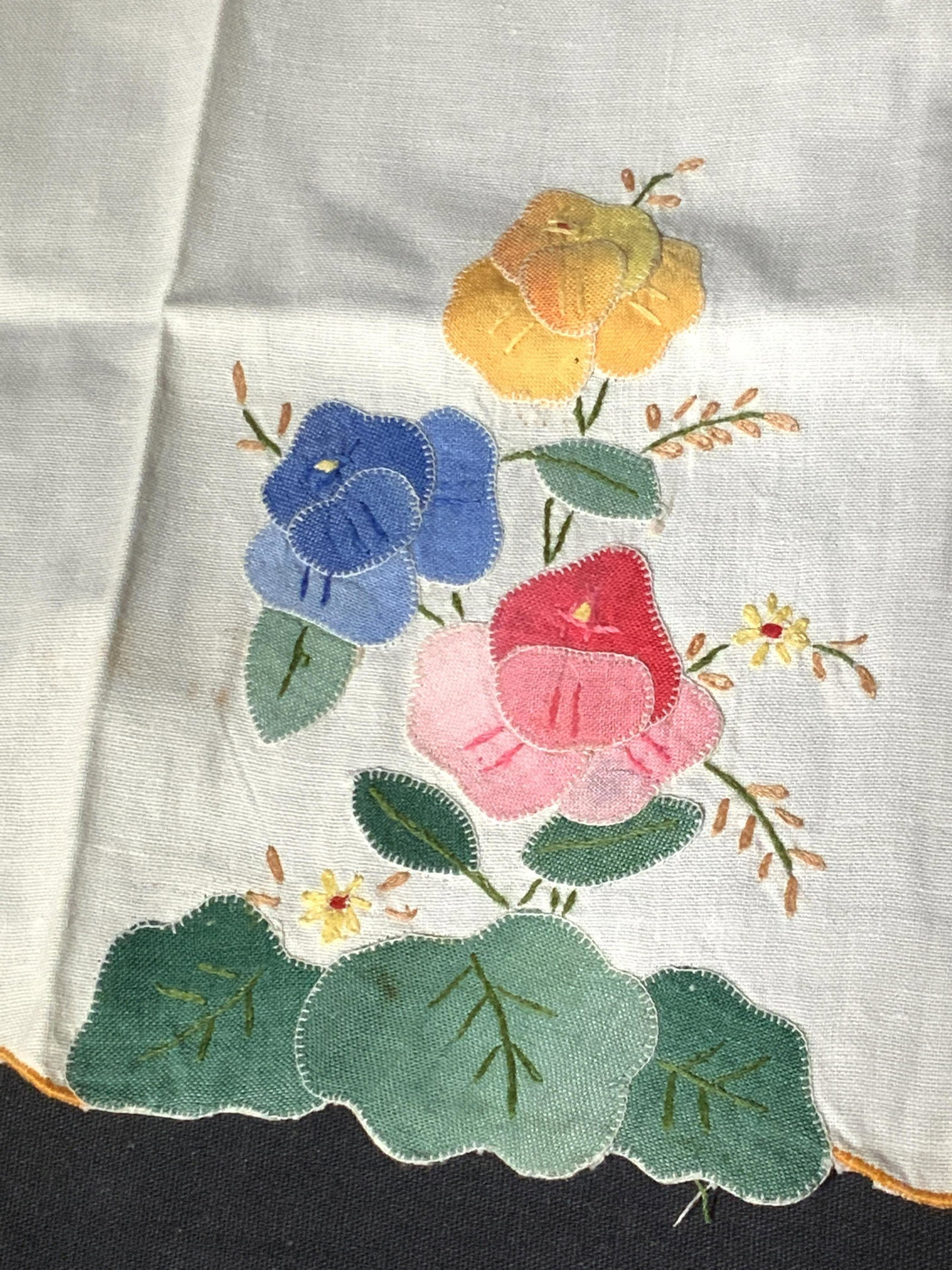 Lot 6 Collectible Vintage Linens: 6 Collectible vintage table linens. Pieces are square, oval, and circular in shape. Embroidery, stitching, and lace style accents. Primarily white & beige linens with colorful accents. Approx. 28 x 28