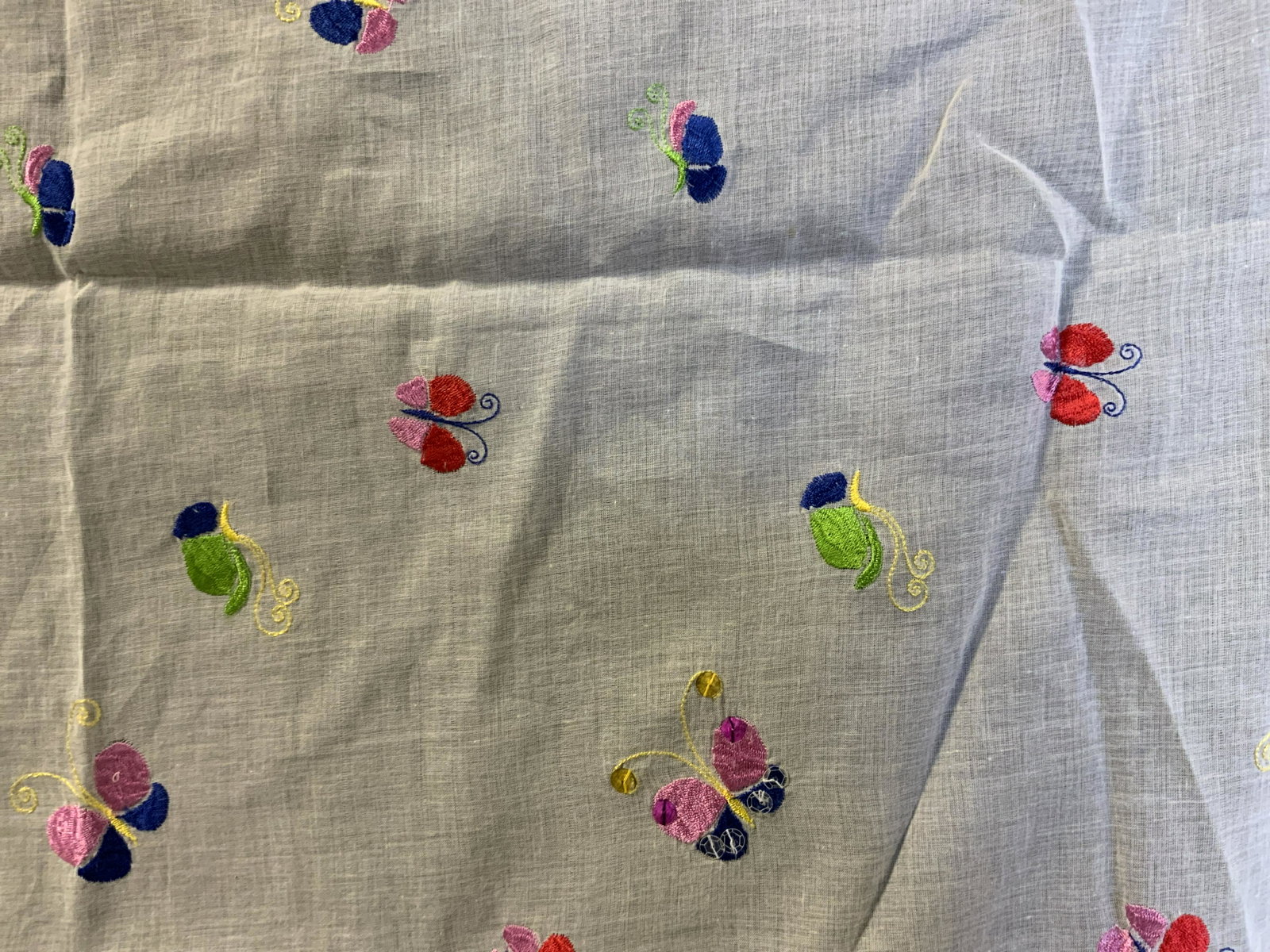 Set 2 POTTERY BARN Embroidered Curtains: Set 2 POTTERY BARN Embroidered Curtains, label reads ‘Pottery Barn Kids 100% cotton’, both measure 61 1/2 x 40 7/8 inches, in good condition, Set, pottery barn, curtains, embroidery, decorative ar
