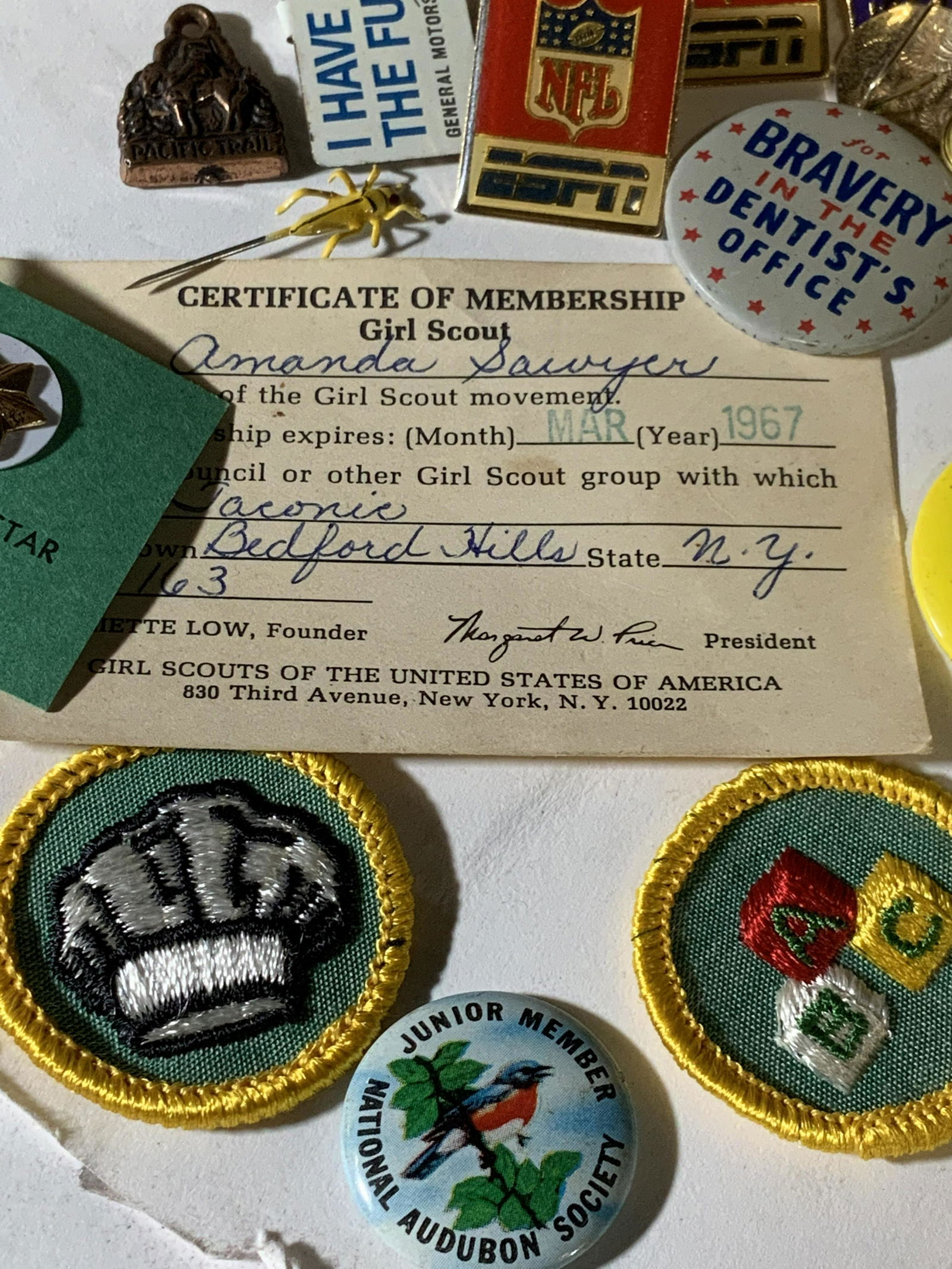 Collectible Vntg Cigar Box w Lot Vintage Pins: Vintage Wood Cigar Box ‘ A SCHULTE BELLFAIR FLOR FINA’ with various lapel pins and buttons, many from television networks like CBS, USA NETWORK, ESPN NFL, MSG, MTV, THE DISCOVERY CHANNEL, MONEY MA