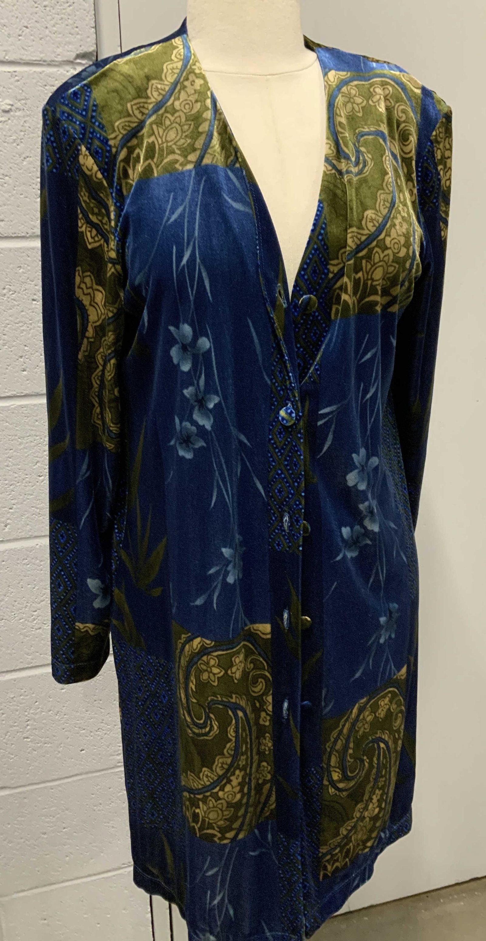 Grp 5 Loungewear, Suzanne Sommers, more: 3 piece loungewear/ pajama set in teal, Asian style decor, top and pants bottoms with 3/4 robe. All size Medium, all Designer label Suzanne Sommers. Bottoms are stretch waist and have pockets. Susan G
