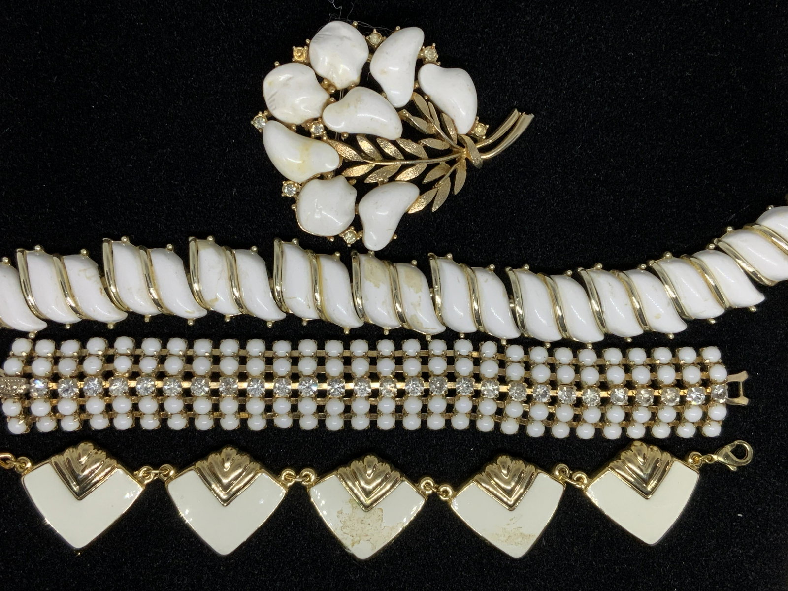 Group Lot White Resin & Composite Jewelry: Group lot white resin and composite beaded jewelry, lot includes a chocker necklace two bracelets and a brooch, all pieces have gold toned metal accents, some pieces have scuff to the surface of their