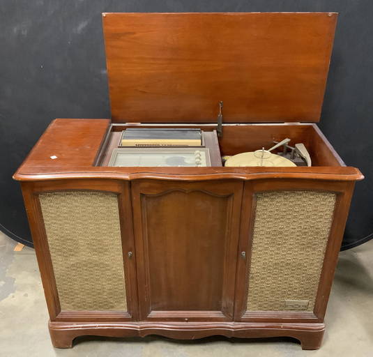 Vintage ZENITH Record Player & Radio Console Table Feb 24, 2021 The