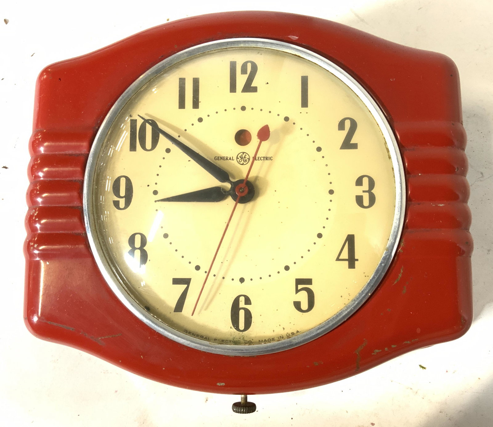 Vntg GENERAL ELECTRIC Kitchen Clock Wall Clock: Clock face reads GENERAL ELECTRIC backside reads KITCHEN CLOCK. Clock is red toned & appears to be metal. Wall clock, kitchen clock, kitchen, kitchenalia, kitchenware, retro clock, retro kitchen, vint
