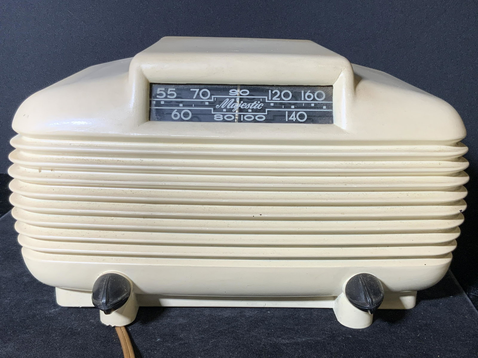 Vintage ZEPHYR Majestic Mighty Monarch, Radio: A collectible vintage, circa 1940s-1950s, Mighty Majestic Monarch Of The Air Zephyr radio. Piece has wrap around grille louvers, reverse glass slide rule dial, and bullet knobs. Piece is crafted from 