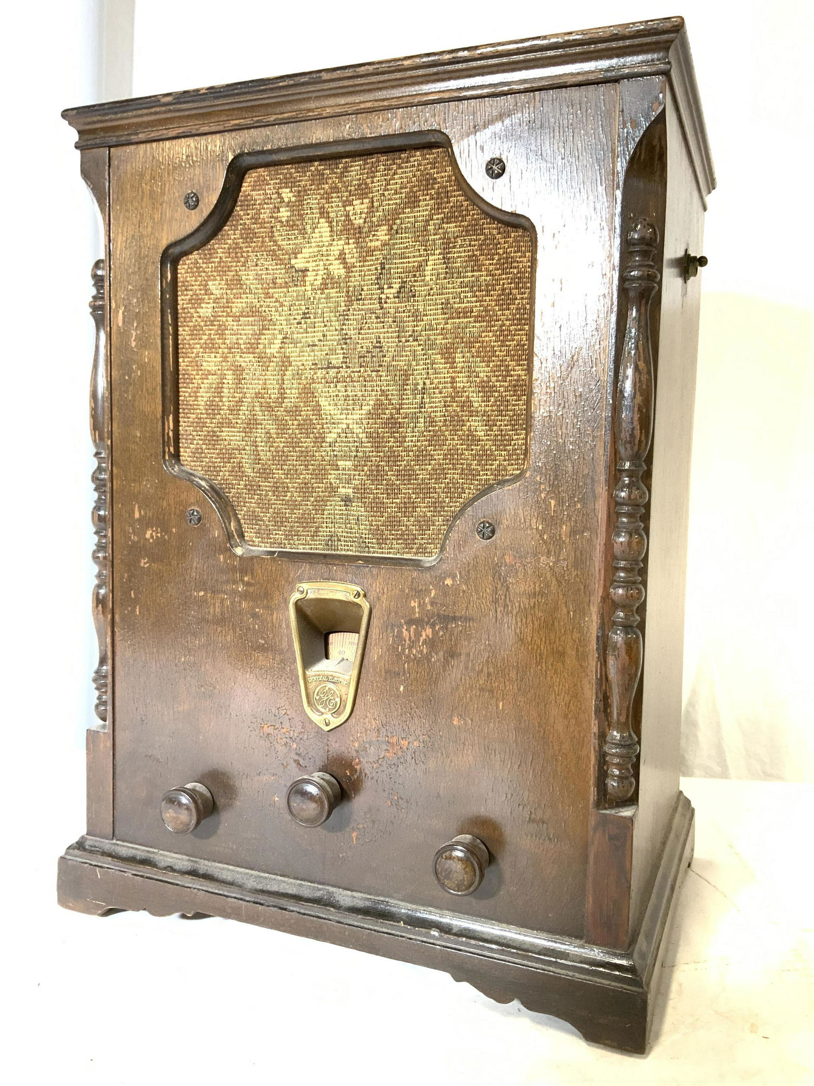 GENERAL ELECTRIC Junior (M) S-22 Tombstone Radio: Interior reads GENERAL ELECTRIC RADIO S-22. Radio was made in the USA Circa 1931. Superheterodyne (common); ZF/IF 175 kHz. Wave bands Broadcast only (MW). LoudspeakerElectro Magnetic Dynamic LS (movin