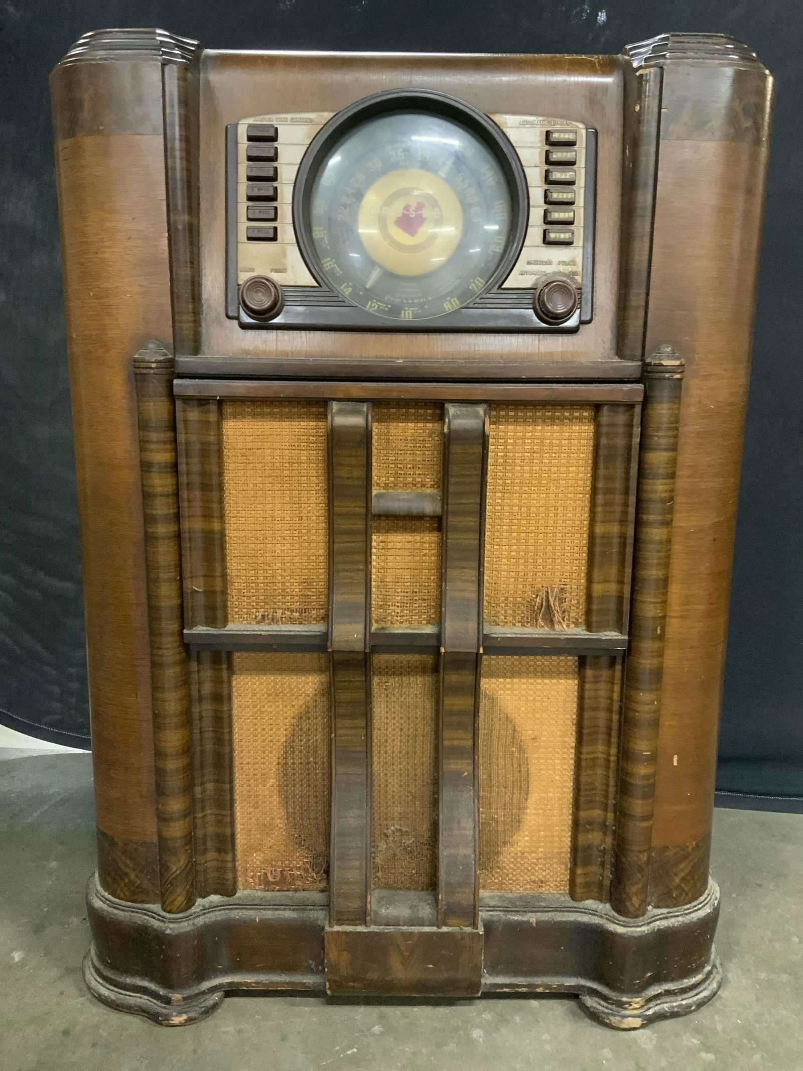 Vintage CROSLEY Tube Radio Model 106cp: Vintage CROSLEY radio, released circ 1946. Case is wood, a drawer opens to reveal a record player, the drawer sticks. Some tearing to fabric on front. Reads as CROSLEY across front of radio. Measures