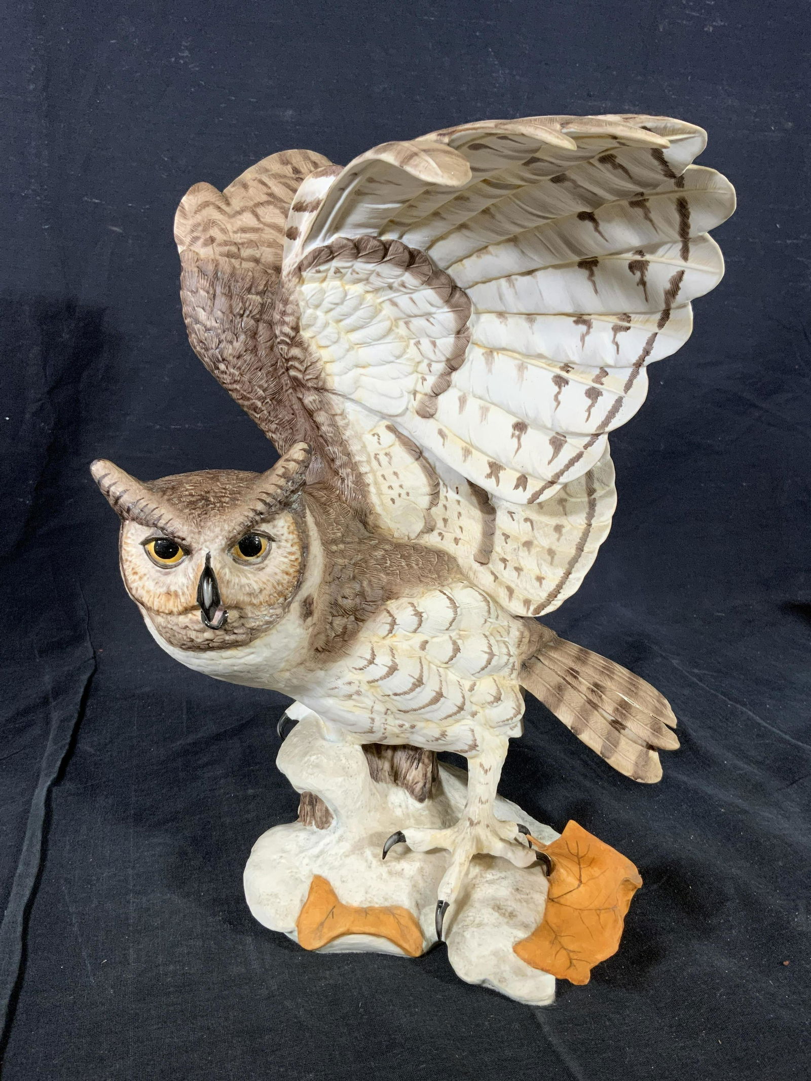 FRANKLIN MINT Porcelain Great Horned Owl Sculpture: FRANKLIN MINT Porcelain Great Horned Owl Sculpture, inscription reads ‘Crafted in fine porcelain hand painted The Great Horned Owl by 1988 The Franklin Mint Crafted in Malaysia’, measures 13 1/8 i