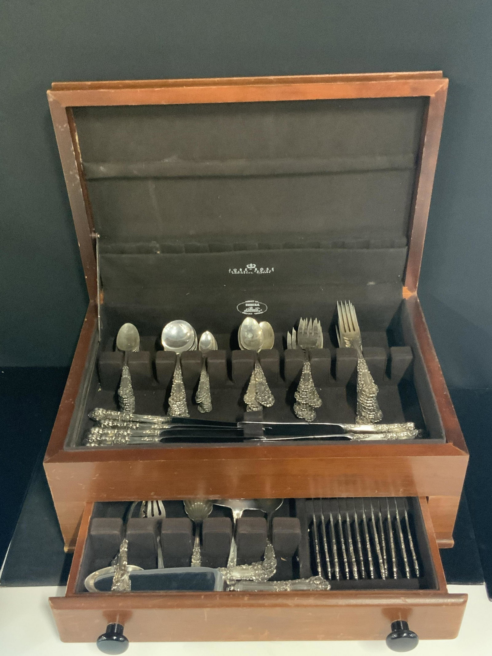 102 pc REED & BARTON Sterling Flatware Set w Box: A French Renaissance pattern (1940 - 2005) sterling silver flatware set in the original footed storage box. The wooden box is lined with brown felt. One fitted compartment below the lidded compartment