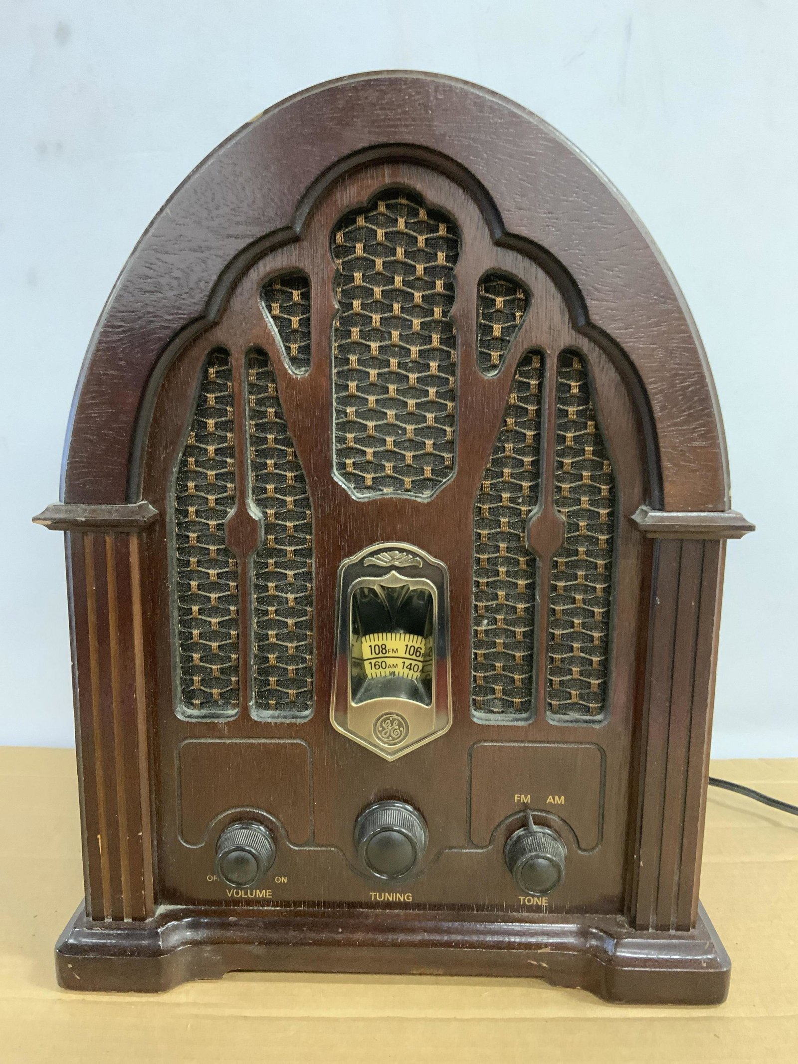 GENERAL ELECTRIC Cathedral Style Radio 7-4100JA: Back panel reads GENERAL ELECTRIC Model Number 7-4100JA. Superheterodyne (common); ZF/IF 175 kHz. Wave bands Broadcast only (MW). Loudspeaker Electro Magnetic Dynamic LS (moving-coil with field excita