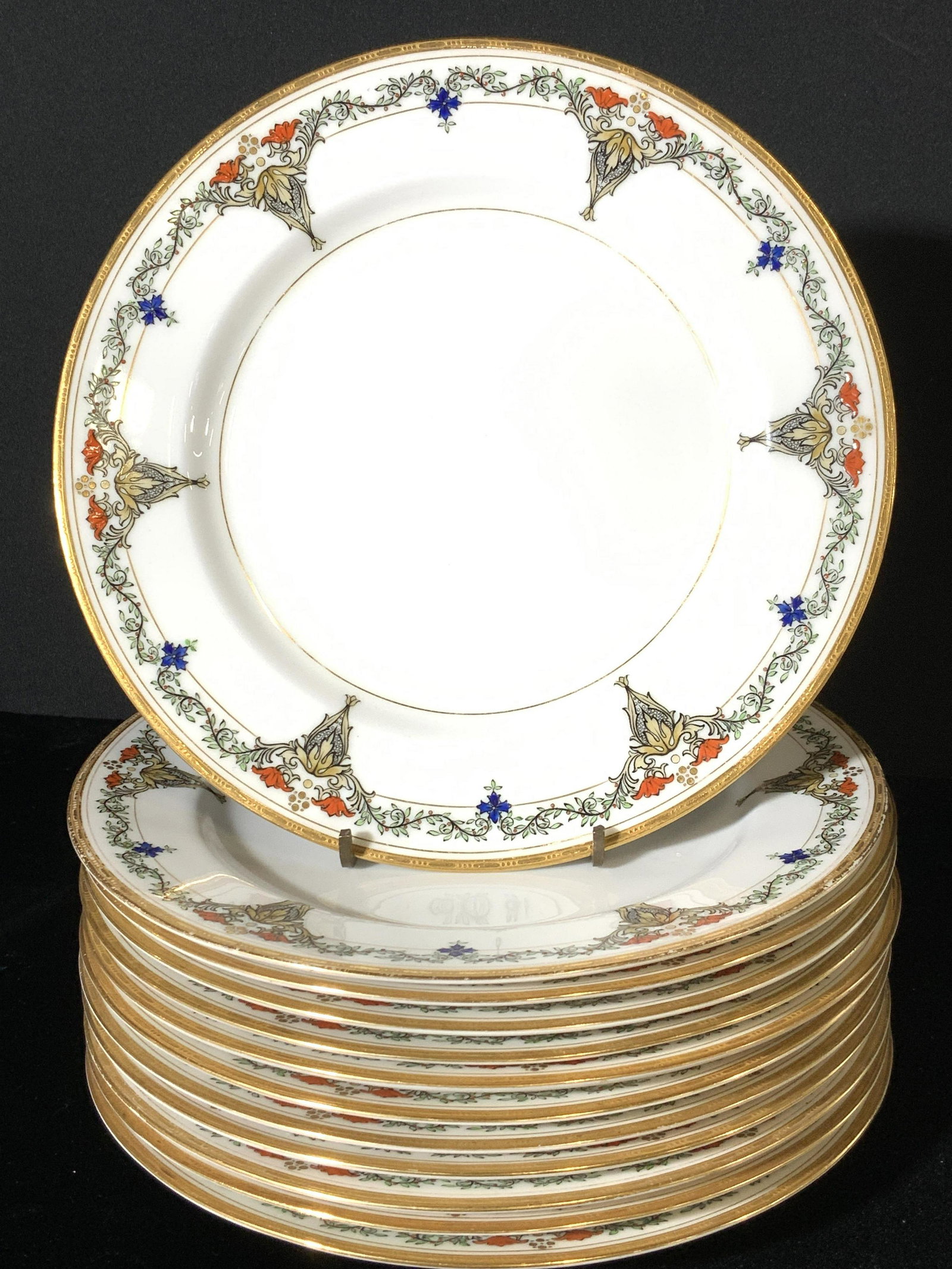 Set 12 Royal Worcester Eng Hall+No. Dinner Plates: Stunning white porcelain dinner plates with etched gilt rim and paste up hand painted delicate Victorian pattern as a border. Each piece stamped over glaze, reads ‘ Burley & Co. Chicago- Royal Worce