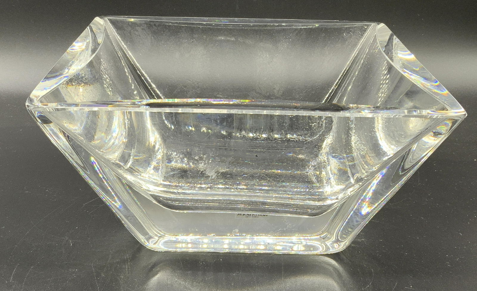 KOSTA BODA SIGURD PERSSON Signed Crystal Bowl: Underside is signed KOSTA BODA SIGURD PERSSON. Bowl is Crystal. Piece has thick walls. Piece has wide square rim which tapers in towards base. Piece measures approx 8 inches square 4 inches tall. KOST