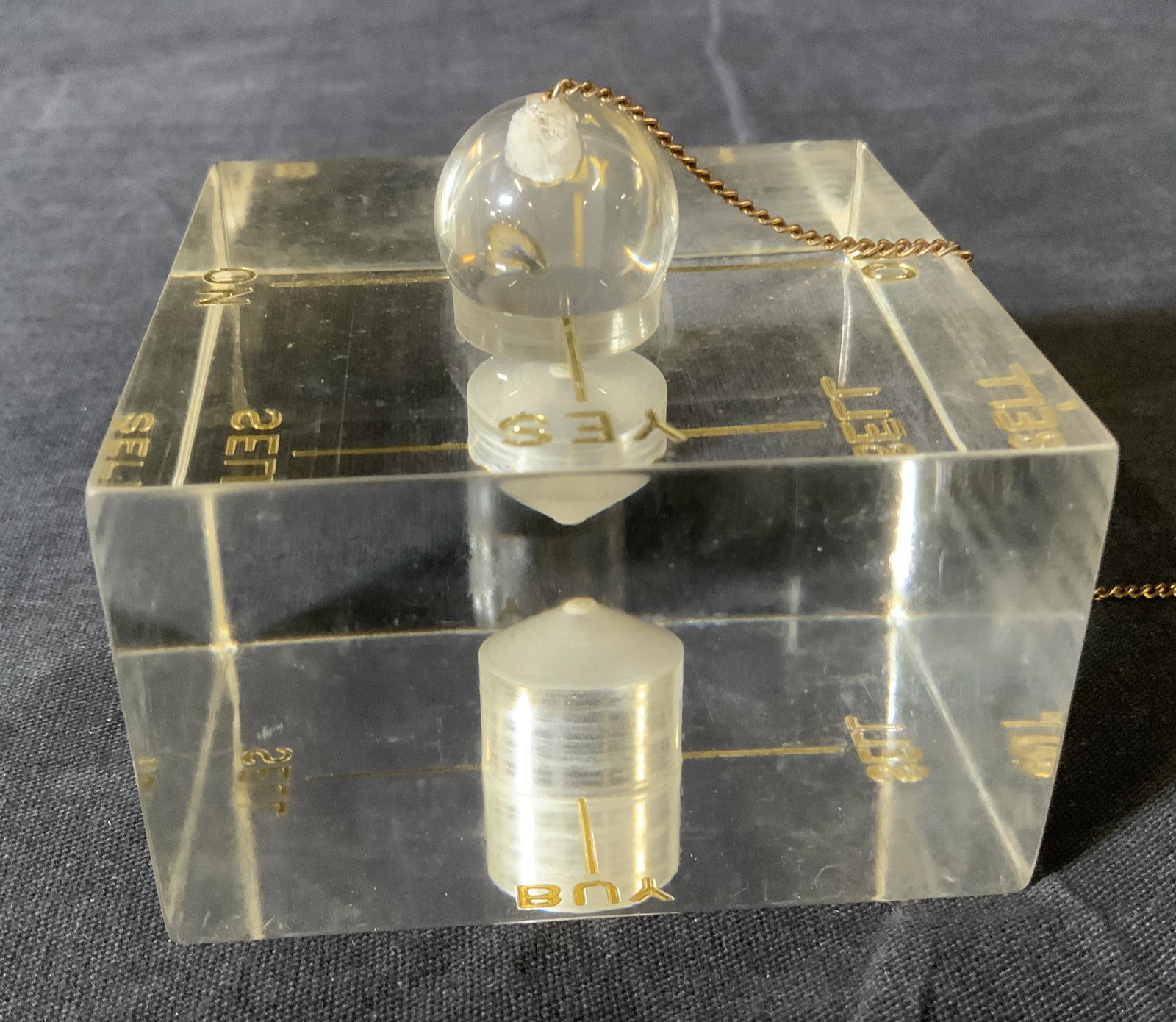 Vintage KRESKIN’S CRYSTAL Conditioning Game: Vintage KRESKIN’S CRYSTAL Conditioning Game, inscription reads ‘KRESKIN’s Krystal Copyrgith 1971 by 3M Company’, box measures 7 3/8 x 5 1/4 inches, some surface wear to piece, Vintage, KRESKIN