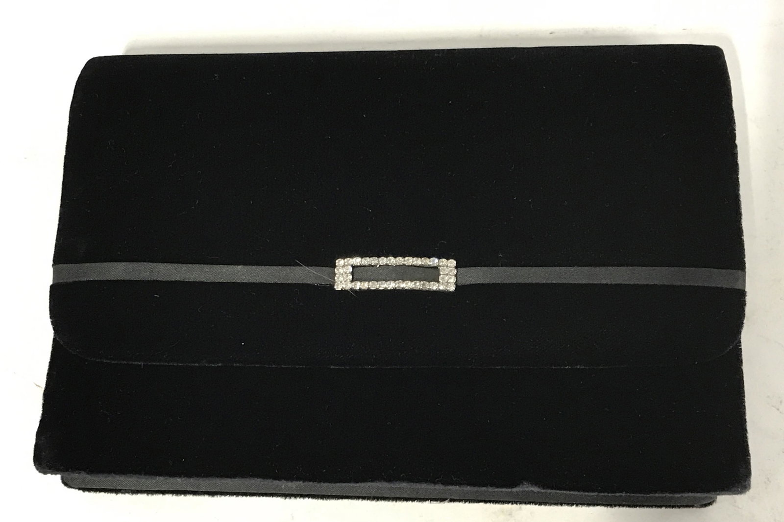 BLOOMINGDALES Black Velvet Clutch Purse: Bloomingdales Black Velvet Clutch purse, labels to interior read ‘Bloomingdale’s’ ‘made in China’ and ‘US PAT 4453294’, silver metal chain used for handle/strap, exterior lined with a bl