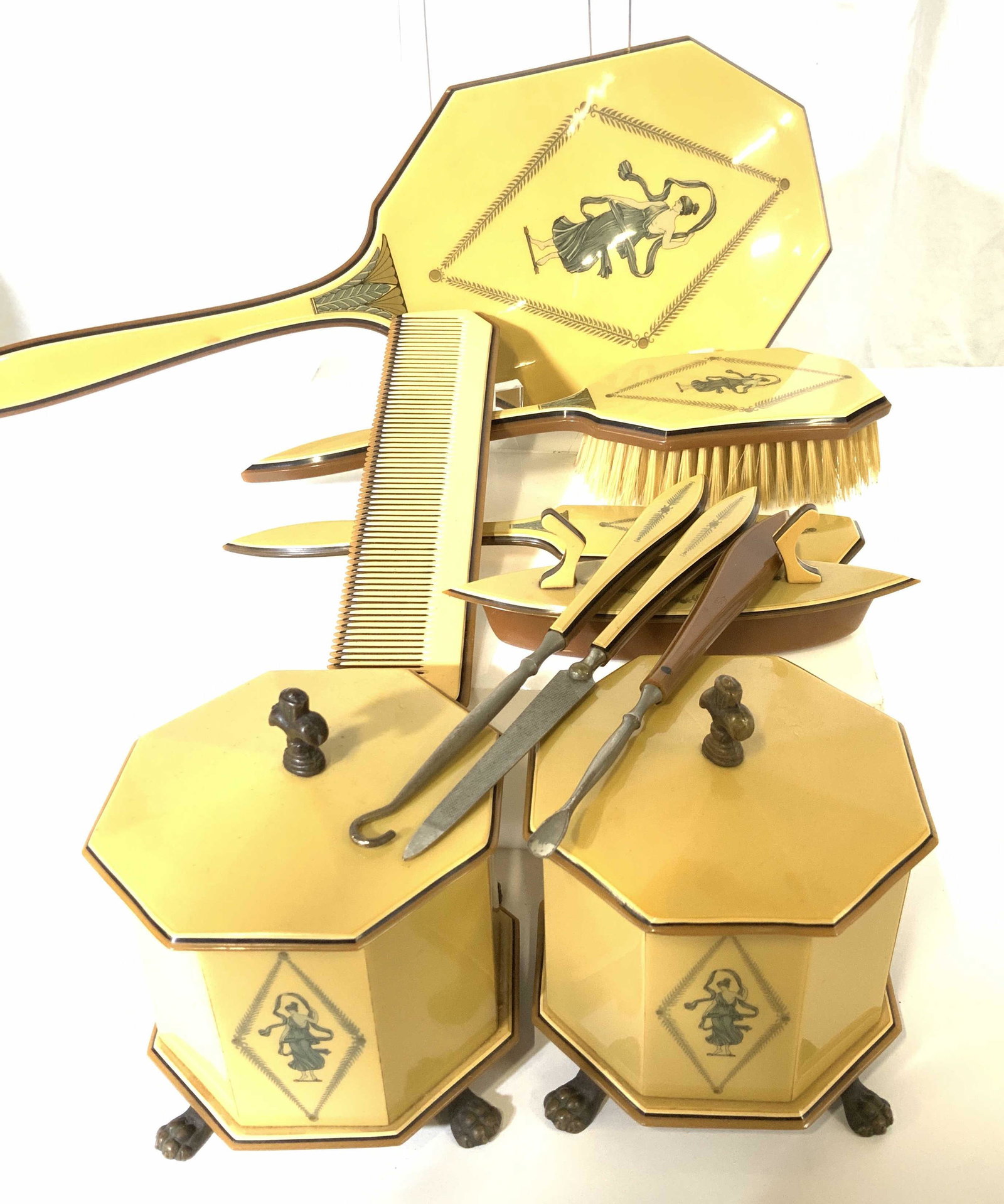 Collectible LUCITE EMPIRE Grooming Vanity set 10: Grooming set for ladies, all vintage lucite, c. Mid century. Include hand mirror, 15 in. Long, 5.5 in.w. , bristle hair brush, 2 bronze claw foot boxes with lids, shoe horn, comb, and accessories. Dep