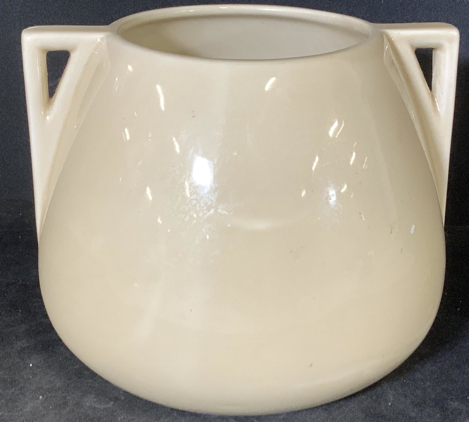 MARTHA STEWART Modern Ceramic Cachepot W Handles: Beige glazed cachepot , vase with handles. Modern piece with MCM shape. 6.5 in. W, 5.25 in. Ht. Martha Stuart home goods. Property of multi generation Brooklyn Collector’s Estate. Pottery, cachepot,