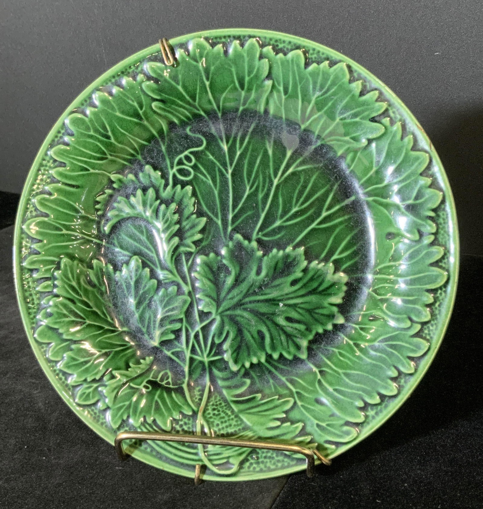 Collectible Embossed Green Glazed Leaf Motif Plate: Wooden mortar and pestle, no apparent inscriptions or markings, subject a mortar and pestle hand carved from a light colored wood, mortar measures 4 inches tall and 4 inches in diameter, pestle measur