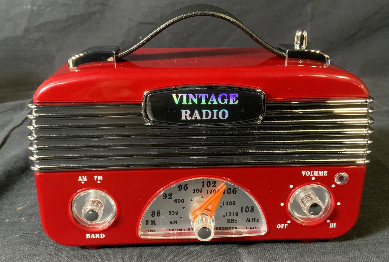 NORTHPOINT AM/FM Radio: NORTHPOINT AM/FM Radio, inscription reads ‘Vintage Radio AM/FM 2-Band Radio Receiver’, measures 4 5/8 inches tall x 7 inches at widest point, piece new in original box, not checked for functionali