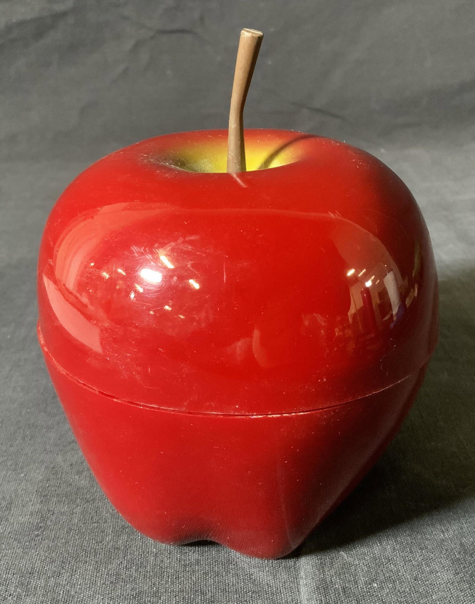 Vintage Apple Shaped Phone: Vintage Apple Shaped Phone, inscriptions read ‘Apple Phone’ and ‘Apple Phone AP-303 complies with part 68 fcc rules Fcc bwl9n3-70537-te-r Ringer equivalence: 02A Jack type (USOC) RJ11C Made in C