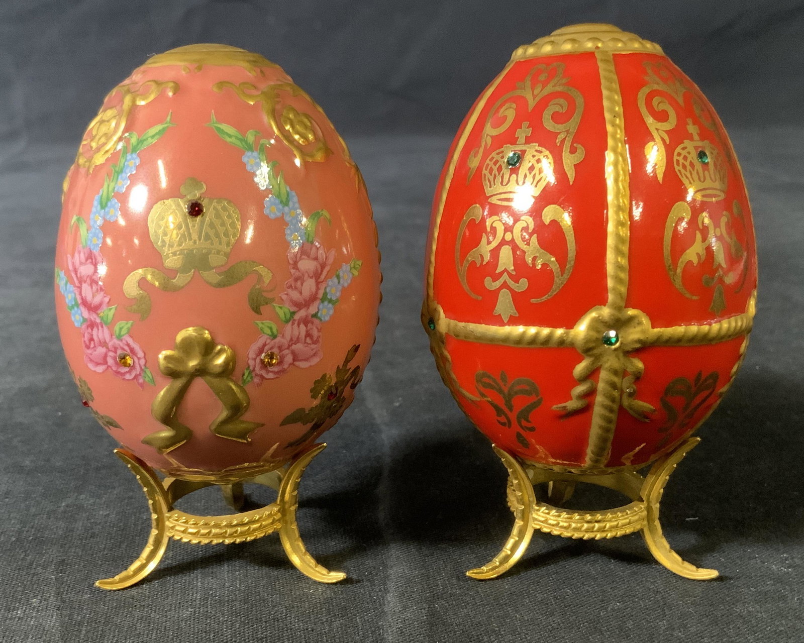 Pair FRANKLIN MINT Decorative Eggs: Pair FRANKLIN MINT Decorative Eggs, labels read ‘Crafted in Thailand’, ‘90 FM’, both measures approximately 2 5/8 x 1 7/8 inches in diameter, some surface wear to pieces, Property of multi gen