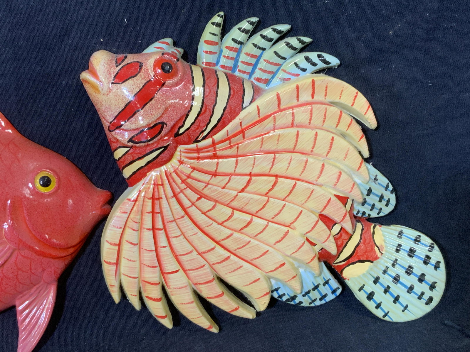 Group Lot 3 Composite Decorative Wall Fish: Group lot 3 composite decorative wall fish, each has a tag to their reverse that reads ‘Made in China’, each is painted with its own design some cracks and wear to piece, largest of the three meas