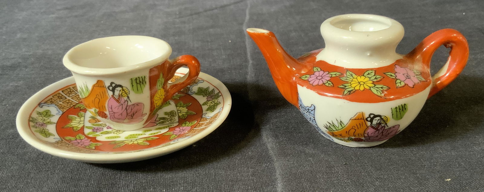 Lot 3 Vintage Dollhouse Tea Set: Lot 3 Vintage Dollhouse Tea Set, no apparent inscriptions or marks, teapot measures 1 3/4 x 3 3/8 inches at widest point, saucer measures 3 3/8 inches in diameter, teacup measures 1 1/4 inches tall, s