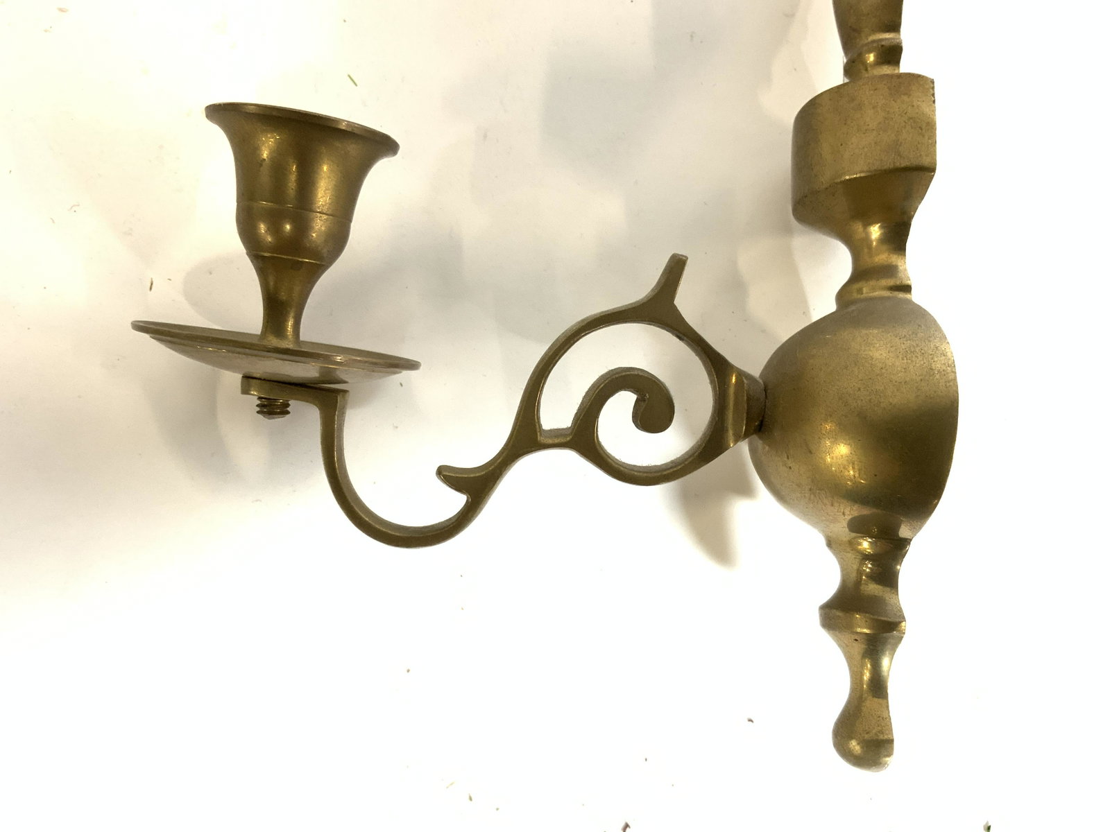 Lot 2 Vintage Brass Candlestick & Wall Sconce: Lot includes 1 candlestick & 1 wall sconce. Each appear to possibly be brass. Candlestick has wax catcher base & handle on side. Wall sconce has s curved shaped arm. Candlestick, wall sconce, brass ac