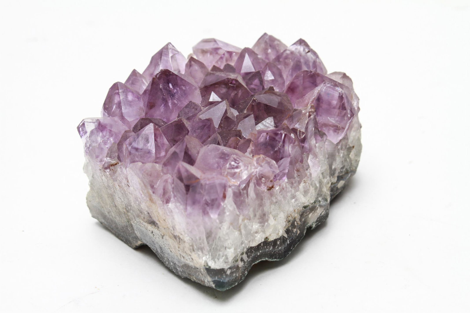 Natural History Amethyst, Geode Pendants, Etc.: Natural History Amethyst, Geode Pendants, Etc. Natural history specimens, four pieces, comprising raw amethyst paperweight, two geode pendants and pink agate trinket box. Largest: 3" diameter.