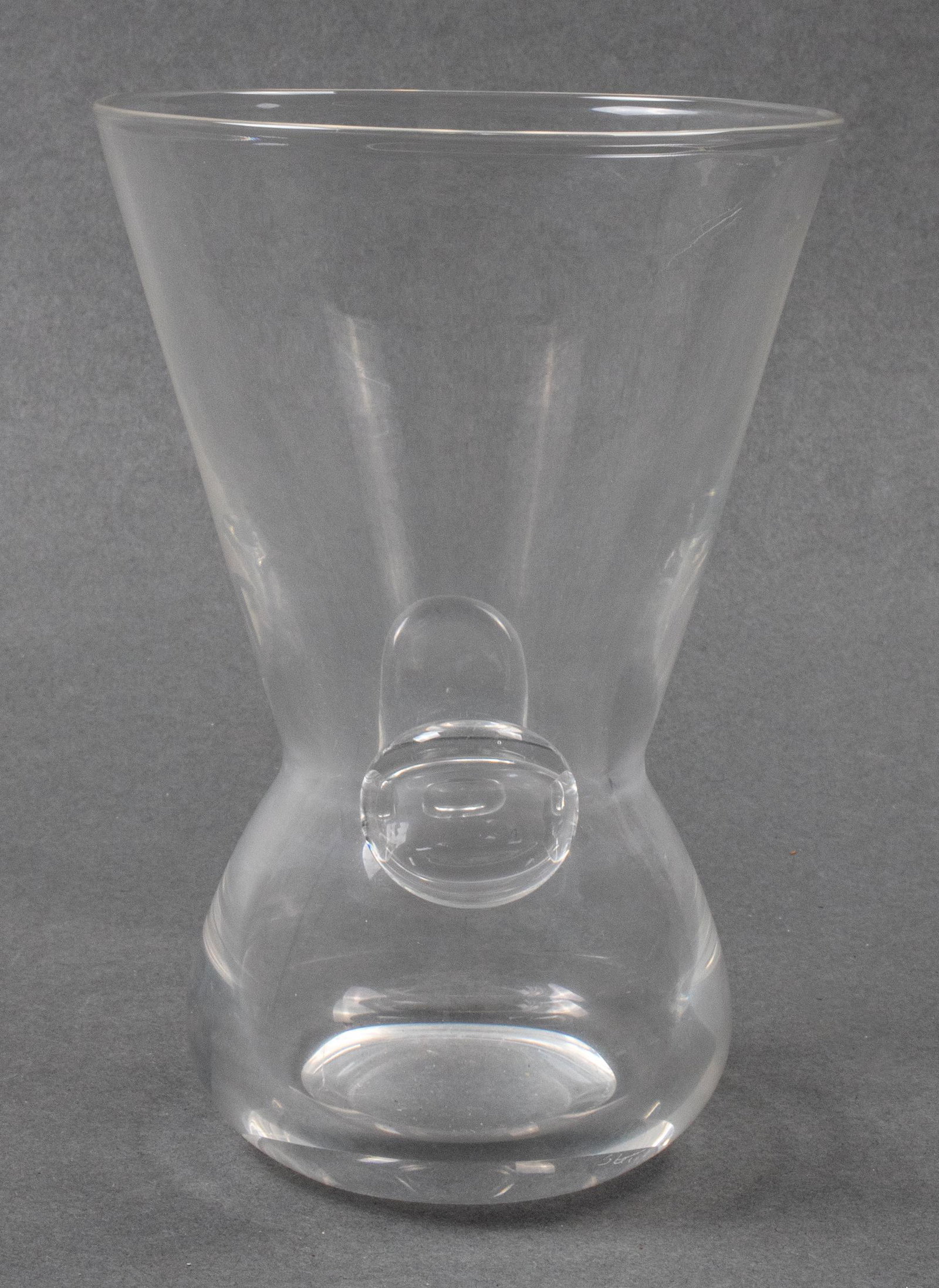 Steuben David Hills Pinched Crystal Vase: Steuben David Hills Pinched Crystal Vase Steuben pinched glass vase, designed by David Hills, signed underside "Steuben." 5.75" H x 4" diameter.