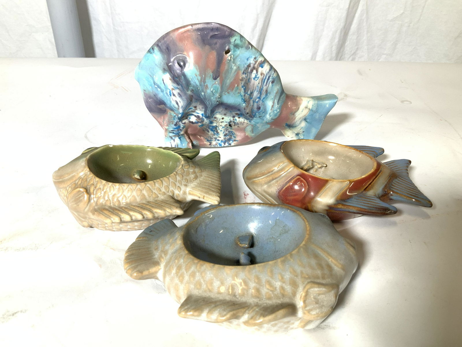 Group 4 Hand Formed Fish Display Pottery: Vintage ceramics, handmade and glaze fired. 3 fish forms originally used as ashtrays but can be used as trinket dishes. Large fish stands on fins, decorative object, app 8 in L, 4.5 in. Ht. No marks o