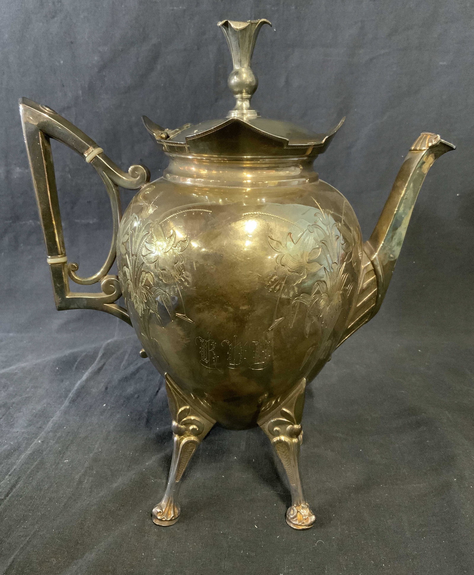 Antique ROGERS SMITH Silver Pl Tea Kettle: Antique silver plated ROGERS SMITH tea kettle. Underside reads as ROGERS SMITH NEW HAVEN 1884. Measures approx 10.75 inches H x 9.25 inches W. Decorated with floral engravings, lid hinge has broken, l