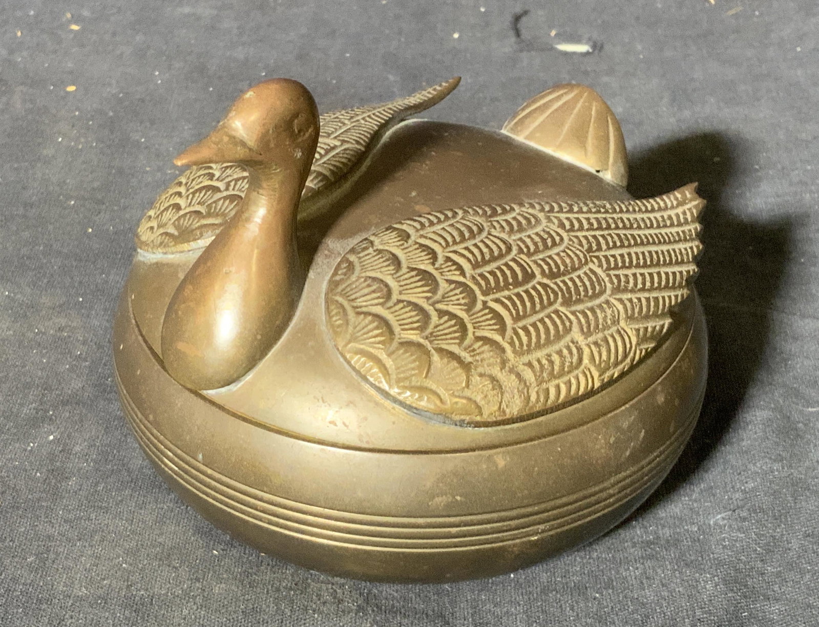 Group Lot 2 Metal Trinket Boxes: Group Lot 2 Metal trinket boxes, the first of the boxes is purely metal and circular with a swan figural to the lid, the second is a rectangular metal box with a wooden bottom and black floral designs