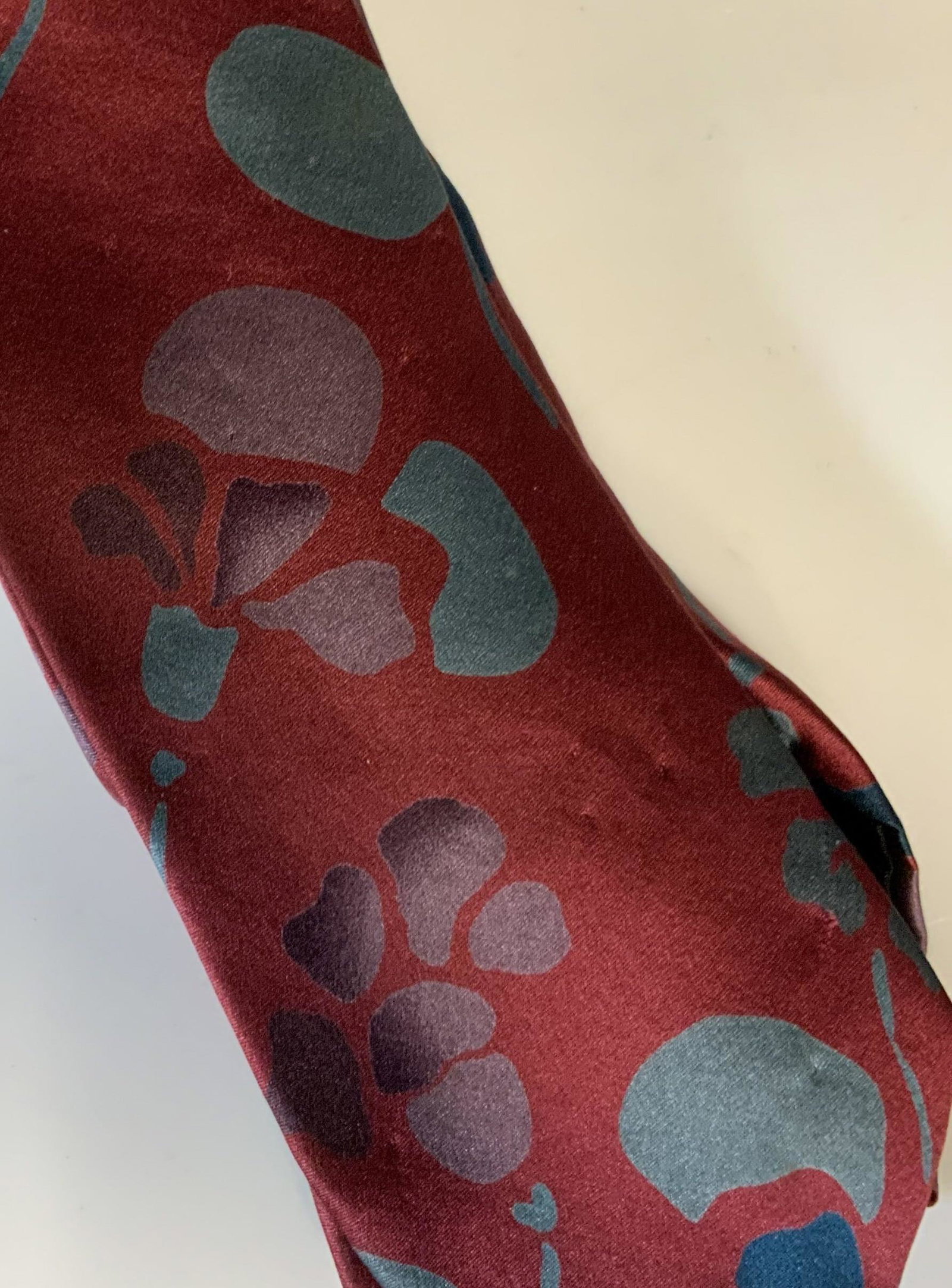 Luxury MARC JACOBS Floral Shirt Tie: Crimson Shirt Tie, signed With designer label Marc Jacobs. Other label reads made in USA of imported fabric. Silk. Some wear to fabric ( light pilling) Luxury Brand, Luxury Designer Marc Jacobs, Shirt